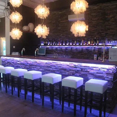 Отель Parkhotel Hugo De Vries Люнтерен